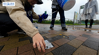 【スポGOMI】雨の中 燃えるごみを拾う高校生チーム