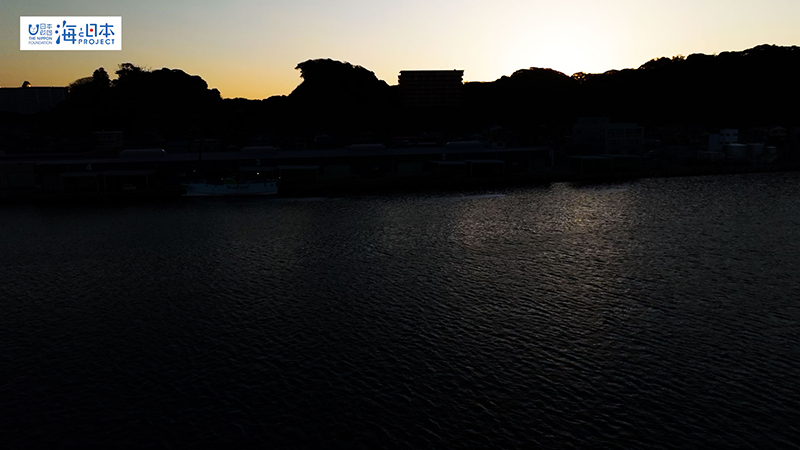 【漁港】千葉県 勝浦漁港と朝焼け 空撮２